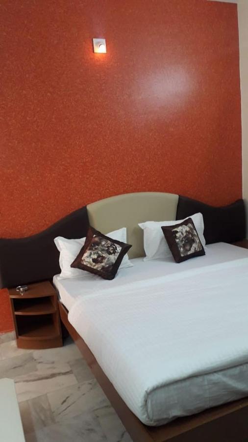 Paradise Hotel For Couples เมาท์อาบู ภายนอก รูปภาพ