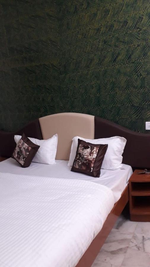 Paradise Hotel For Couples เมาท์อาบู ภายนอก รูปภาพ